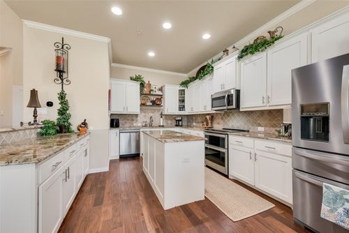 1217 Summerset Ln, Burleson, TX, 76028-2951 | Card Image