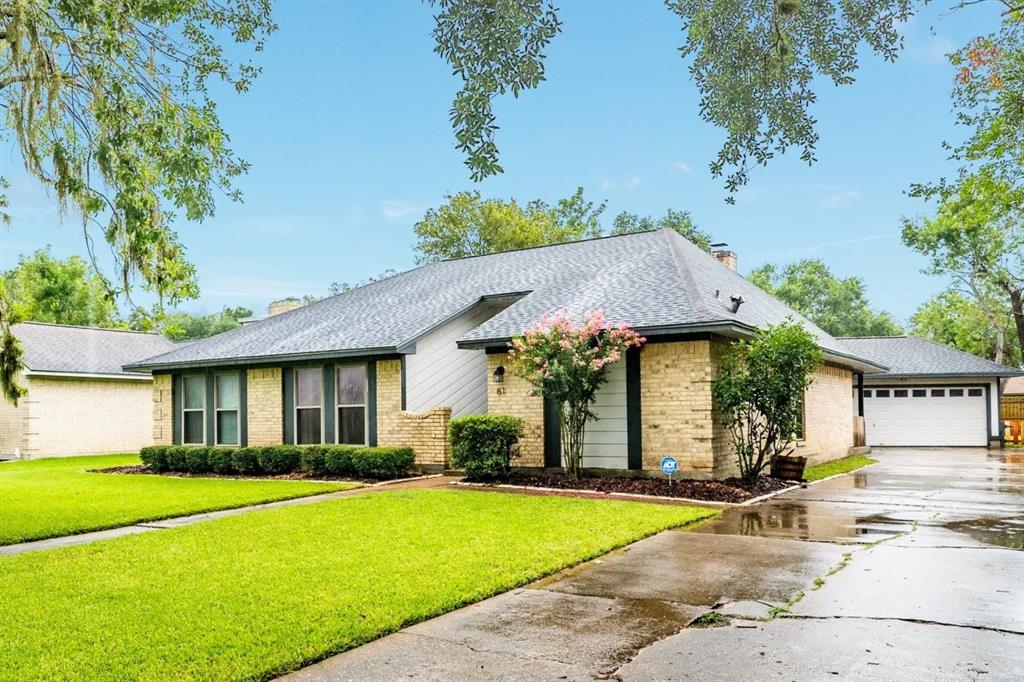 Bayberry Ct, Lake Jackson, TX 77566