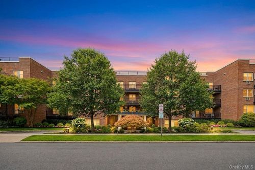 2m-25 Chapel Pl, Great Neck, NY, 11021-1421 | Card Image