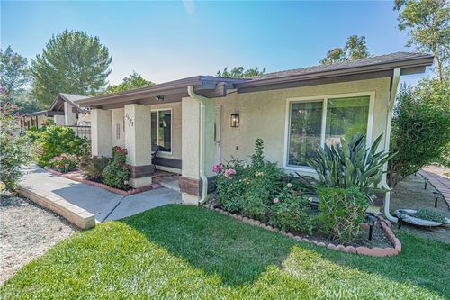 c-26328 Oak Highland Dr, Newhall, CA, 91321-5123 | Card Image