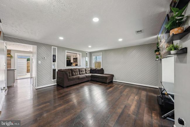 9030 Saint Steven Ct, Townhouse with 2 bedrooms, 3 bathrooms and null parking in MANASSAS PARK VA | Image 5