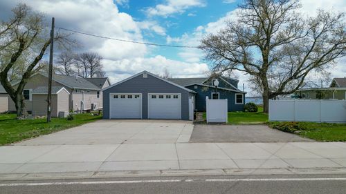 804 Lake Shore Dr, Battle Lake, MN, 56515-4047 | Card Image