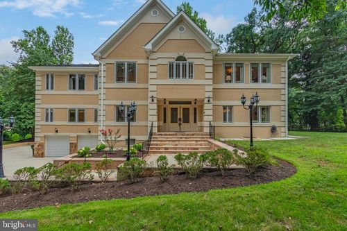 1113 Swinks Mill Rd, Mclean, VA, 22102-2130 | Card Image