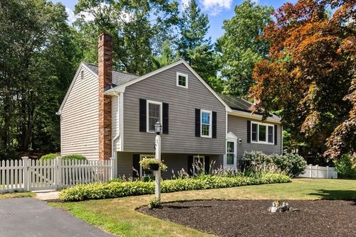 86 Maplewood Dr, Hanover, MA, 02339-1927 | Card Image