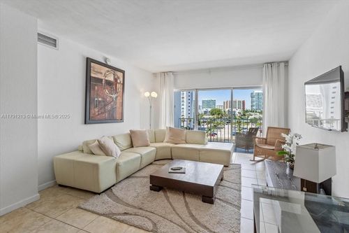 apt-527-500 Bayview Dr, Sunny Isles Beach, FL, 33160-4777 | Card Image