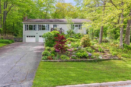 27 Wildwood Dr, Essex, VT, 05452-3841 | Card Image