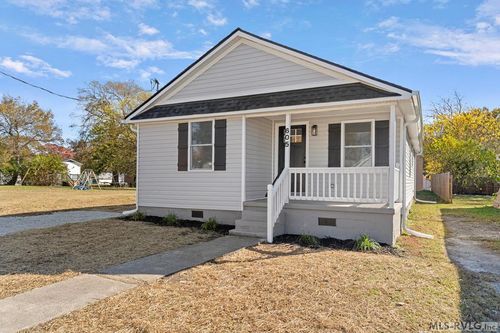 605 High School St, Emporia, VA, 23847-1310 | Card Image