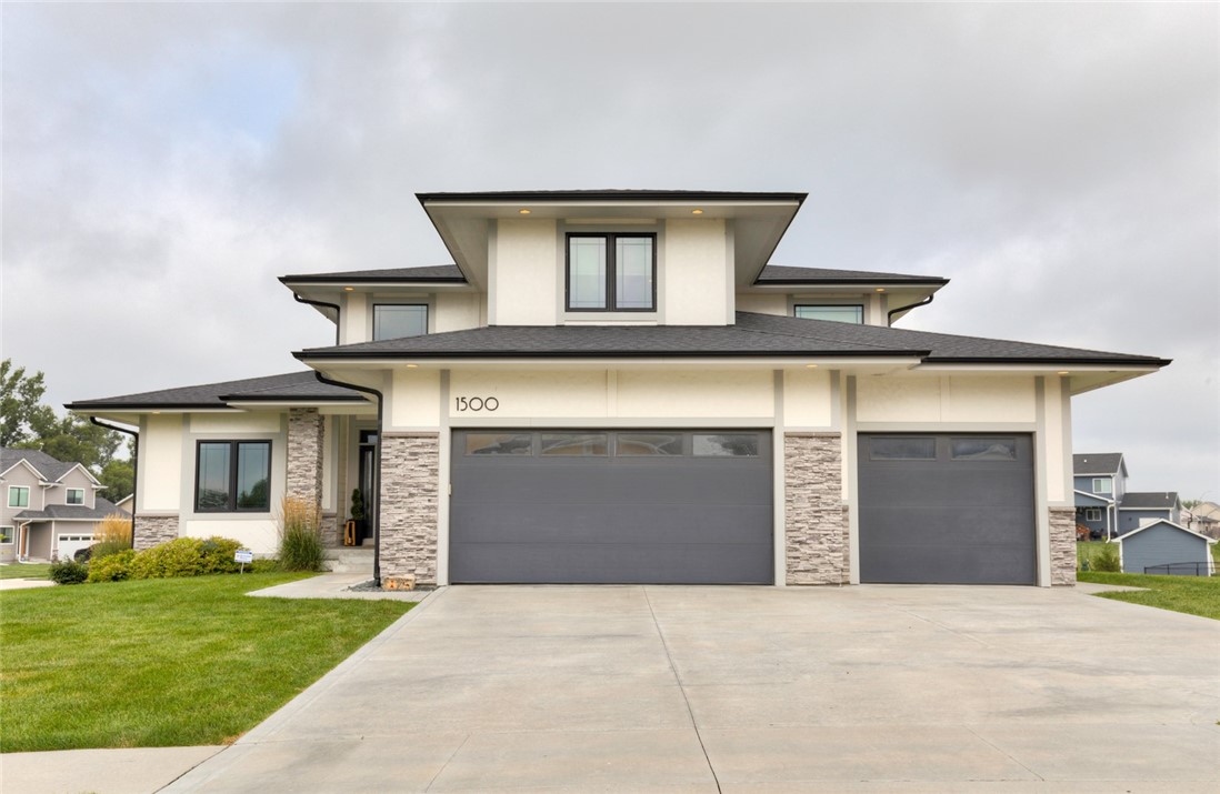 Hackenberry Pl, Granger, IA 50109