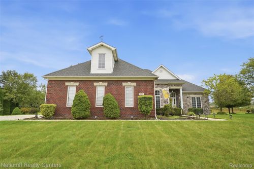 8401 Heartwood Dr, Newport, MI, 48166-7806 | Card Image