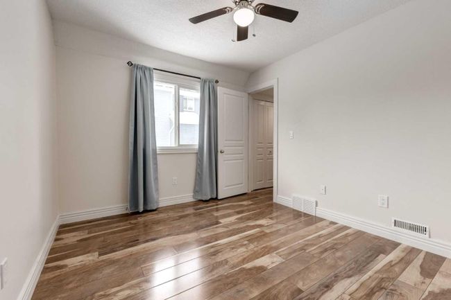 221 - 35 Glamis Green Sw, Home with 2 bedrooms, 1 bathrooms and 1 parking in Calgary AB | Image 9