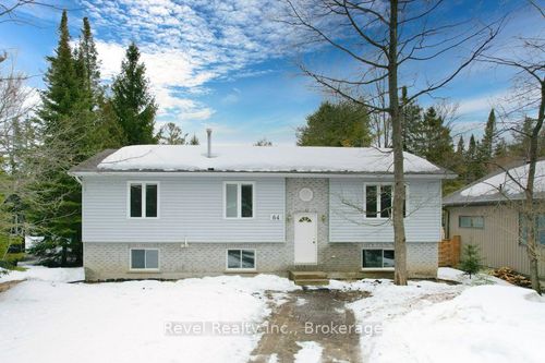 64 32nd St N, Wasaga Beach, ON, L9Z2C4 | Card Image