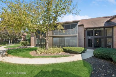 39 - 720 Saint Andrews Lane, Condo with 2 bedrooms, 2 bathrooms and 1 parking in Crystal Lake IL | Image 2