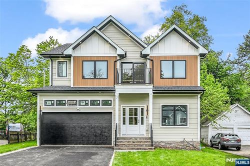 7 Royal Ave, Livingston, NJ, 07039-3121 | Card Image