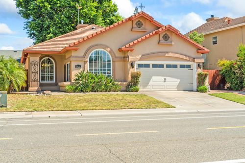 8010 Falcon View Dr, Antelope, CA, 95843-5352 | Card Image