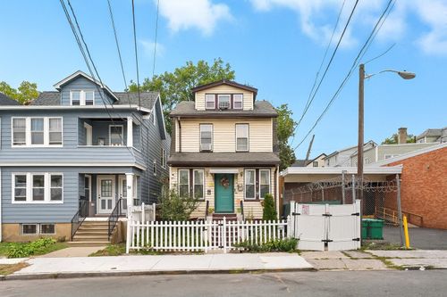 78 Valley St, Newark, NJ, 07106-2609 | Card Image