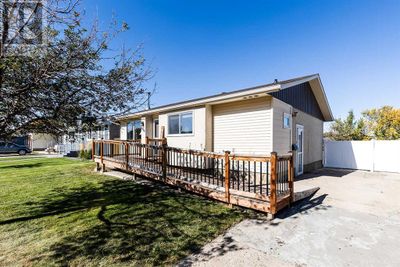 464 Hilton Cres Ne, House other with 3 bedrooms, 2 bathrooms and 2 parking in Medicine Hat AB | Image 3