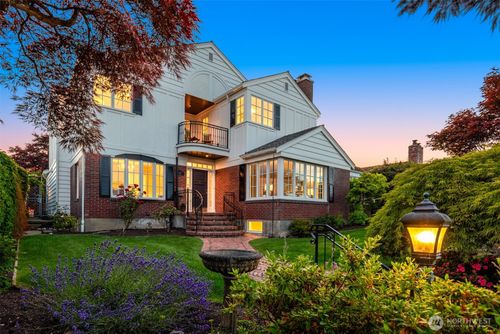 1915 35th Avenue W, Seattle, WA, 98199 | Card Image