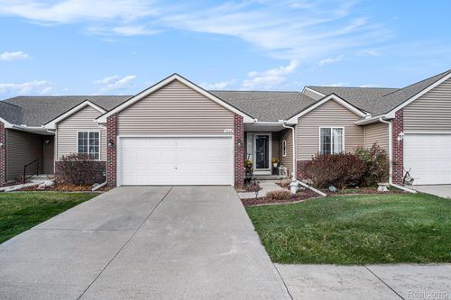 9086 Spring Brook Cir, Davison, MI, 48423-2135 | Card Image