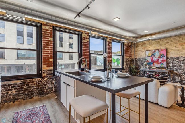 Kitchen & Living Room | Image 10