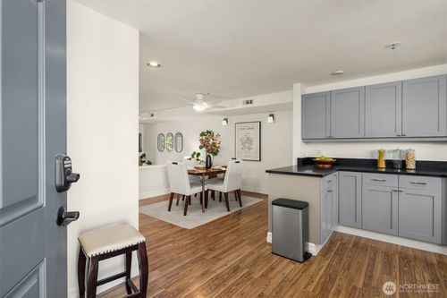 apt-305-9039 Ne Juanita Dr, Kirkland, WA, 98034-3564 | Card Image