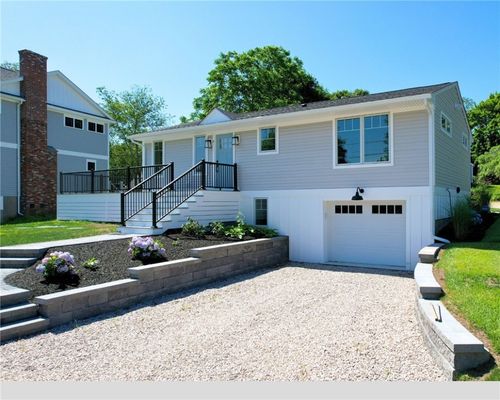 9 Stedman Rd, South Kingstown, RI, 02879-5844 | Card Image