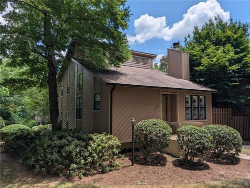 1686 Stonewood Dr, Winston Salem, NC, 27103-4754 | Card Image