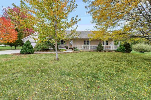 W9179 Sunset Bay Dr, Beaver Dam, WI, 53916-9811 | Card Image