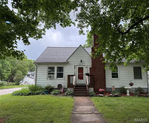 303 S 9th St, Wood River, IL, 62095-2401 | Card Image