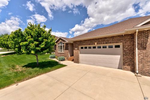 210 Enchanted Pines Dr, Rapid City, SD, 57701-9254 | Card Image