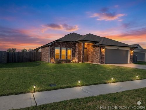 1407 E 150th St S, Glenpool, OK, 74033-4390 | Card Image