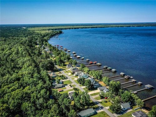 969 Waccamaw Shores Rd, Lake Waccamaw, NC, 28450-2490 | Card Image
