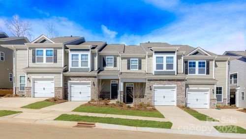 323 Creekview Rd, Hendersonville, NC, 28792-0678 | Card Image
