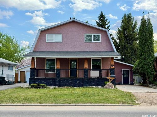 1027 4 Th St E, House with 4 bedrooms, 2 bathrooms and 3 parking in Prince Albert SK | Card Image