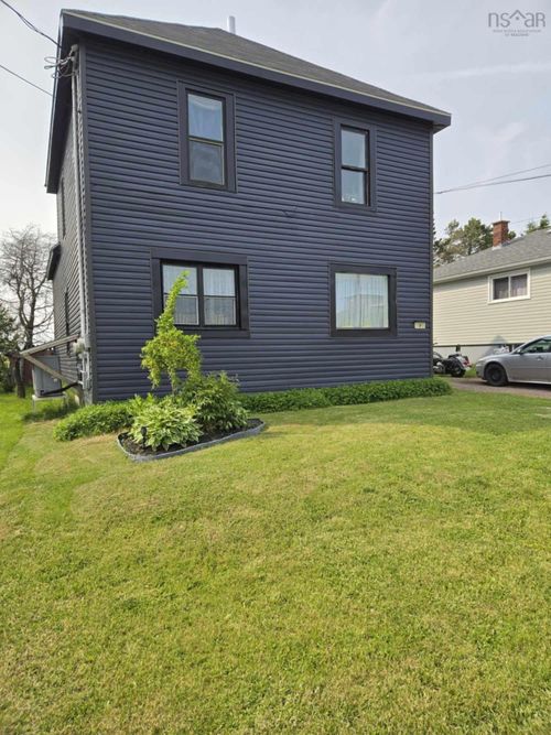 7 Foundry St, Amherst, NS, B4H1A1 | Card Image