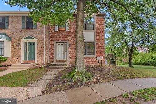 8231 Northlake Ct, LAUREL, MD, 20707-5838 | Card Image