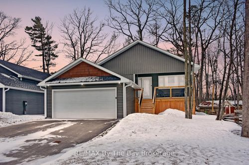 16 Caribbean Dr, Wasaga Beach, ON, L9Z | Card Image