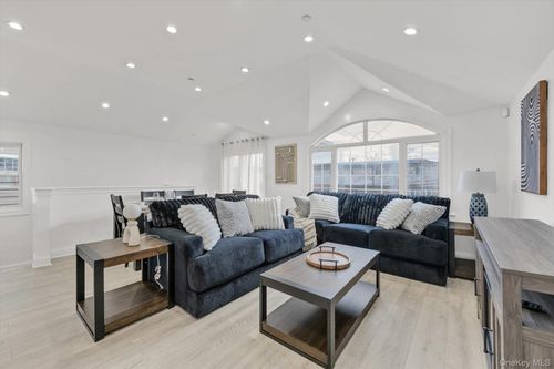 14734 224th Street, New York, NY, 11413 | Card Image