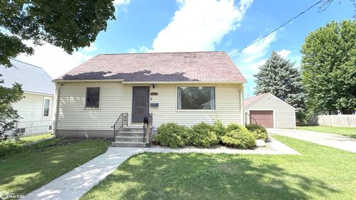 526 12th St Se, Mason City, IA, 50401-5842 | Card Image