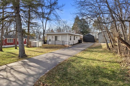 3197 Beach Rd, LAKE GENEVA, WI, 53147-3376 | Card Image