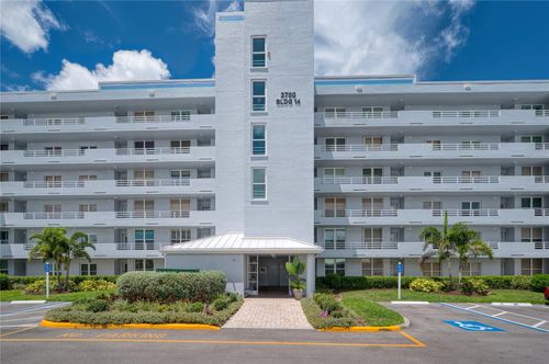 504-3780 Pinebrook Cir, BRADENTON, FL, 34209-8032 | Card Image