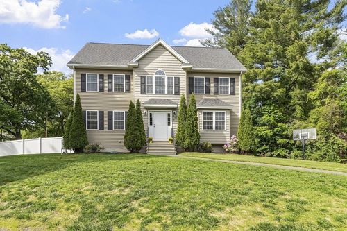 18 Railroad Ave, Wilmington, MA, 01887-2310 | Card Image