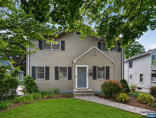 538 Coolidge Place, Paramus, NJ, 07652 | Card Image