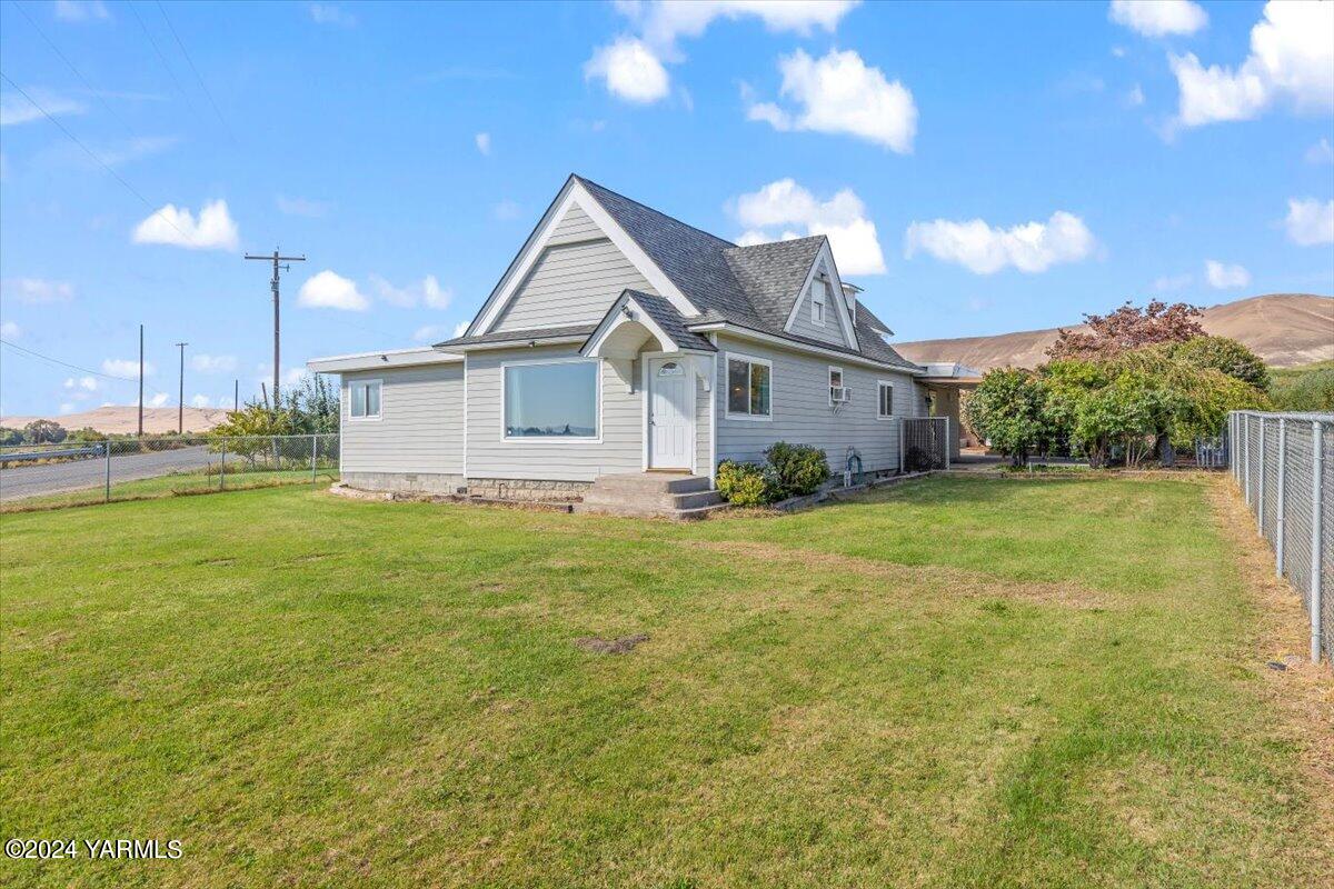 Parker Heights Rd, Wapato, WA 98951