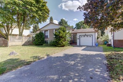 8 4 Th Ave, House other with 3 bedrooms, 2 bathrooms and 3 parking in Orangeville ON | Image 2