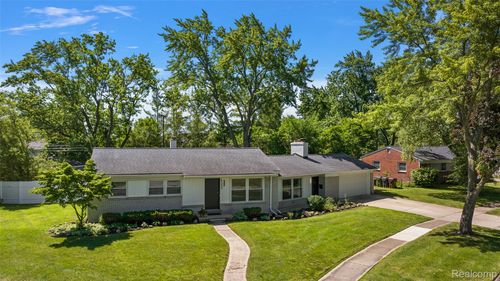 4550 Justine St, Shelby Twp, MI, 48317-2933 | Card Image