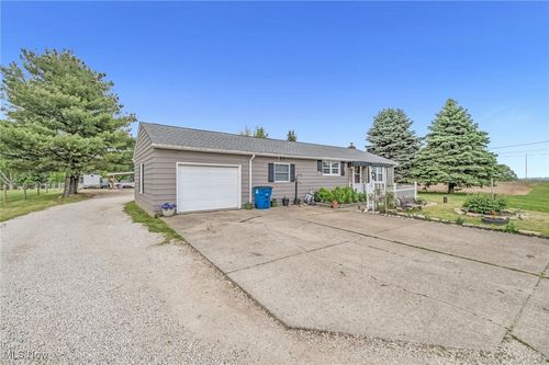 6395 Easton St Ne, Louisville, OH, 44641 | Card Image