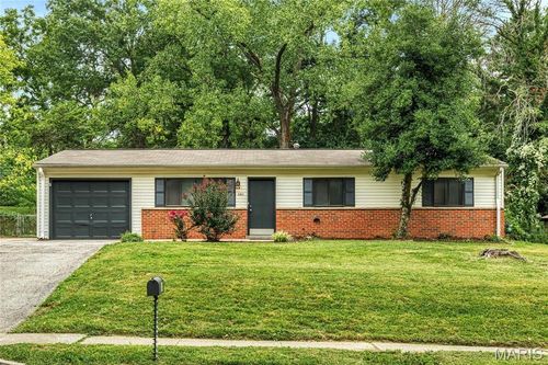 241 Ries Rd, Ballwin, MO, 63021-4954 | Card Image