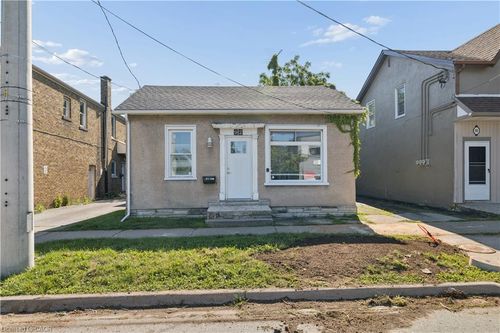 92 Lake St, St. Catharines, ON, L2R5X6 | Card Image