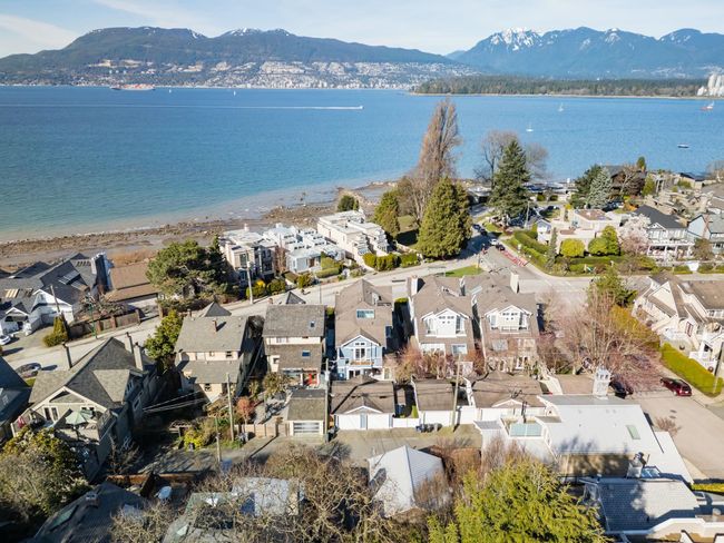 2616 Point Grey Road, Home with 3 bedrooms, 3 bathrooms and 1 parking in Vancouver BC | Image 4
