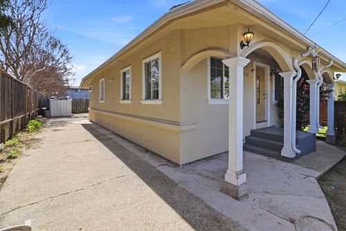 1560 165th Ave, Ashland, CA, 94578-3116 | Card Image